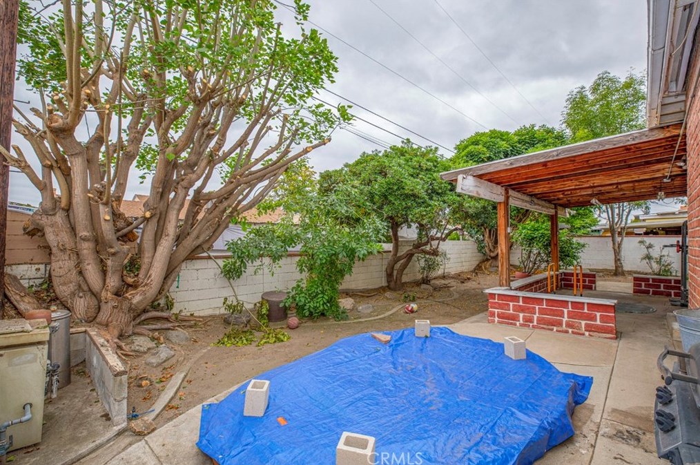 9271 Greenbush Ave, Los Angeles CA  91331-5903 exterior