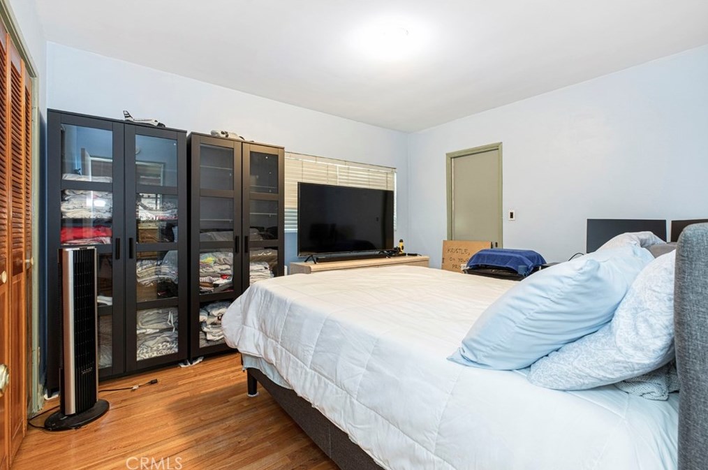 9271 Greenbush Ave, Los Angeles CA  91331-5903 exterior