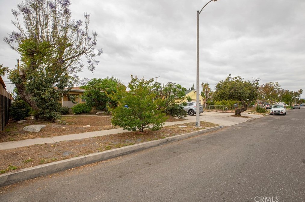 9271 Greenbush Ave, Los Angeles CA  91331-5903 exterior