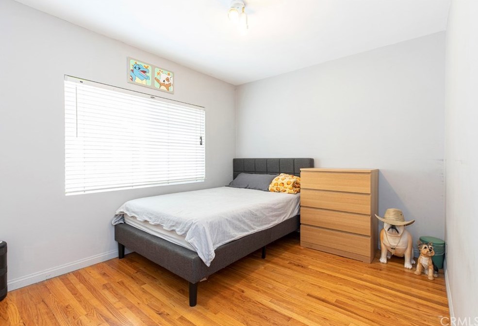 9271 Greenbush Ave, Los Angeles CA  91331-5903 exterior