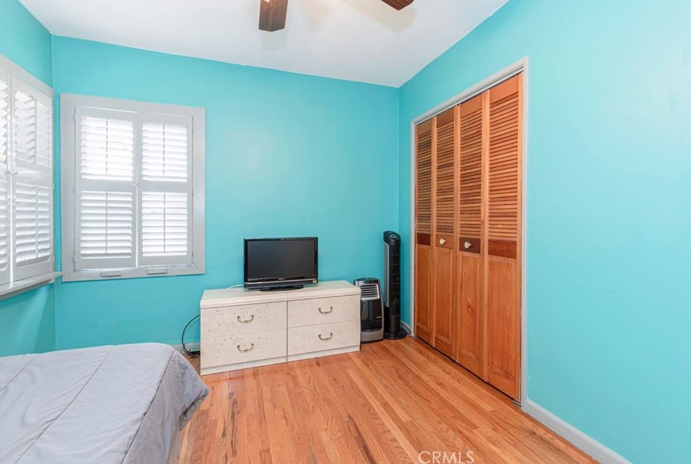 9271 Greenbush Ave, Los Angeles CA  91331-5903 exterior