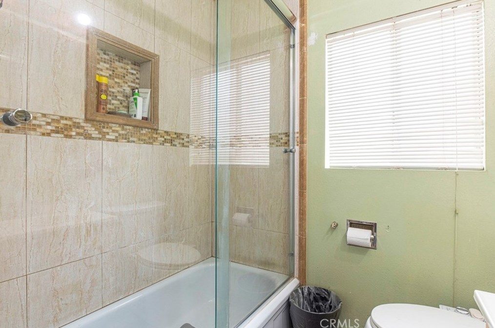 9271 Greenbush Ave, Los Angeles CA  91331-5903 exterior