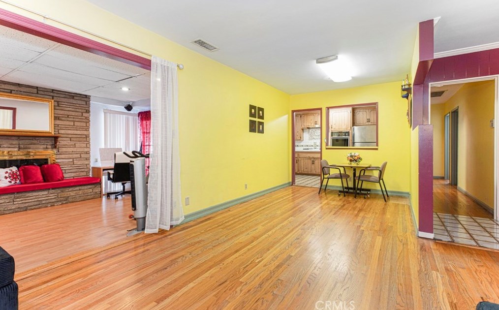 9271 Greenbush Ave, Los Angeles CA  91331-5903 exterior