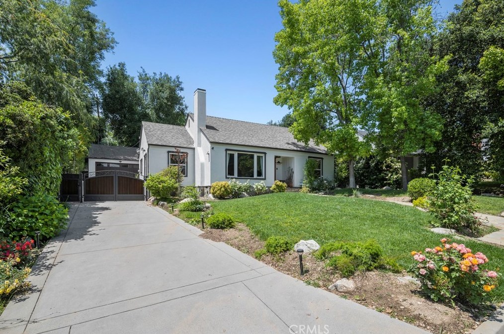 4637 Alveo Rd, La Canada, CA 91011-3706
