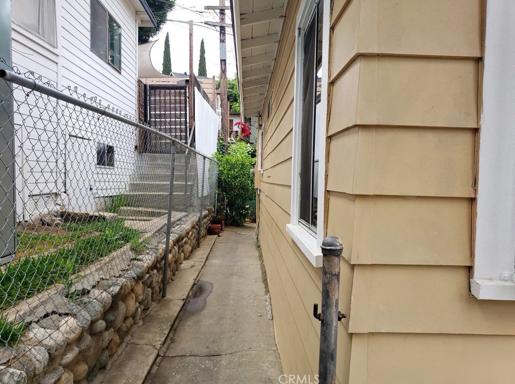 5064 San Rafael, Los Angeles CA  90042-3239 exterior