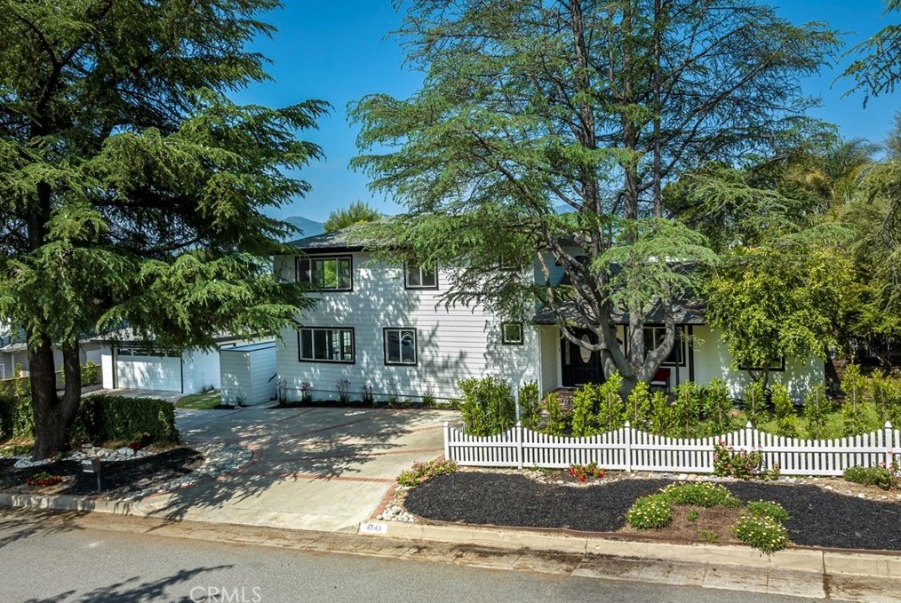 4743 Castle Rd, La Canada, CA 91011-1444