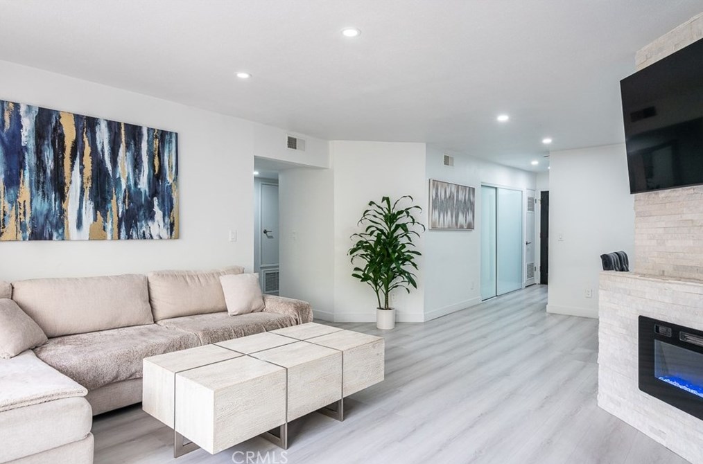 345 N Jackson St #103, Glendale, CA 91206