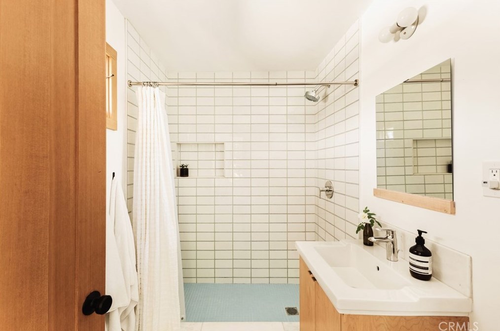 2128 Cove Ave, Los Angeles CA  90039-3917 exterior