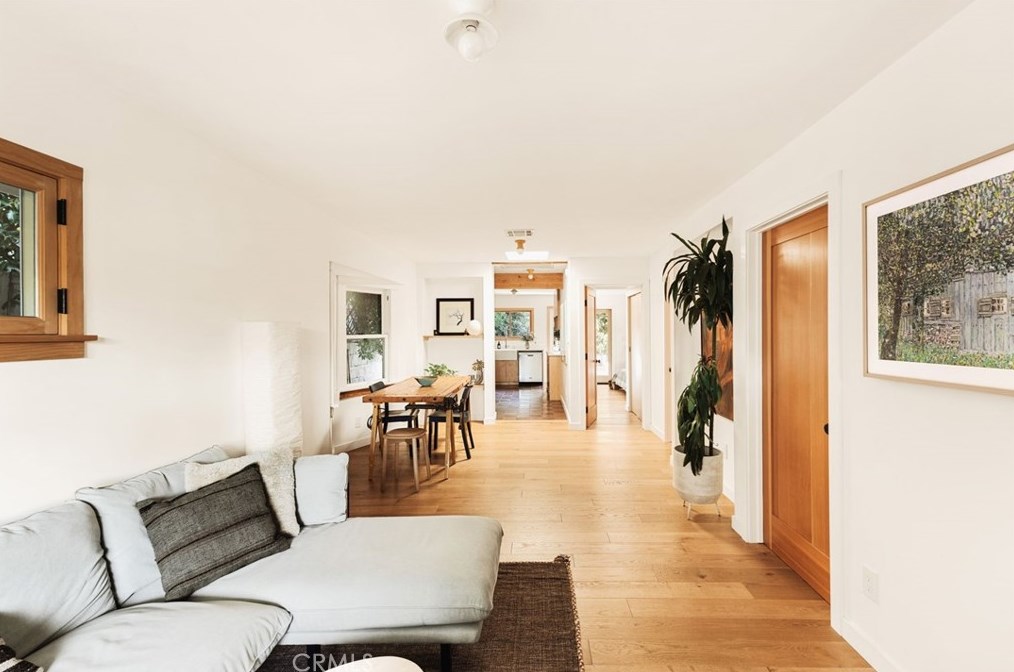 2128 Cove Ave, Los Angeles CA  90039-3917 exterior