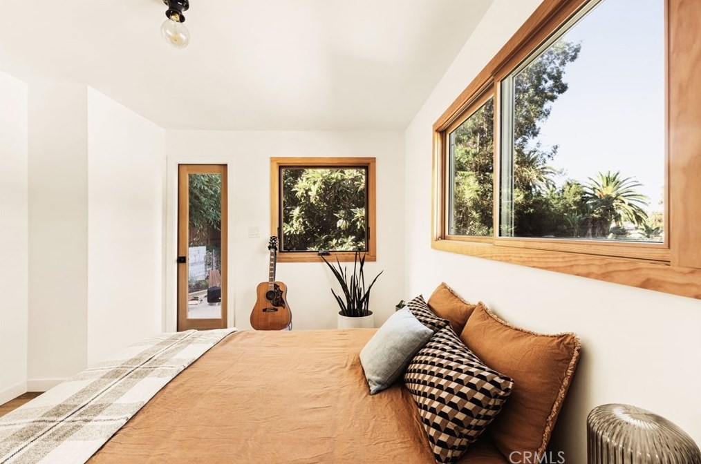 2128 Cove Ave, Los Angeles CA  90039-3917 exterior