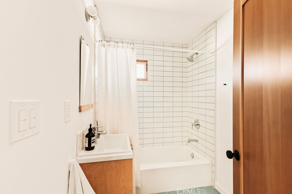 2128 Cove Ave, Los Angeles CA  90039-3917 exterior