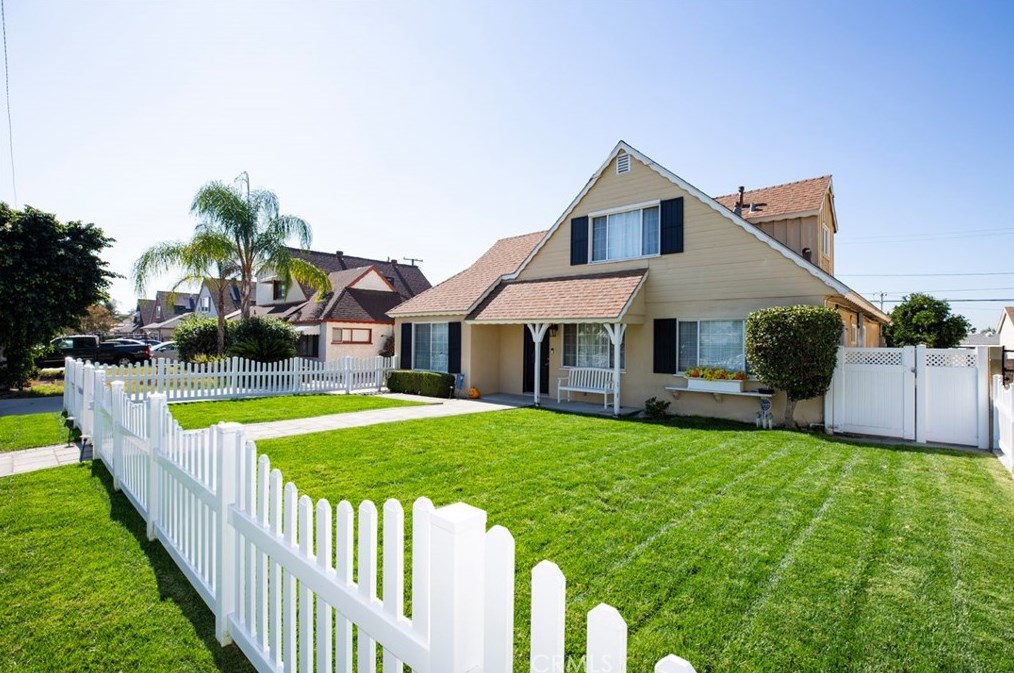 1181 N Fairvalley Ave, Covina, CA 91722