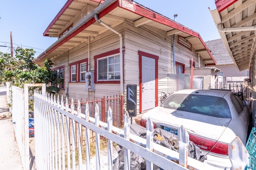 1186 37th Dr, Los Angeles CA  90007-4205 exterior