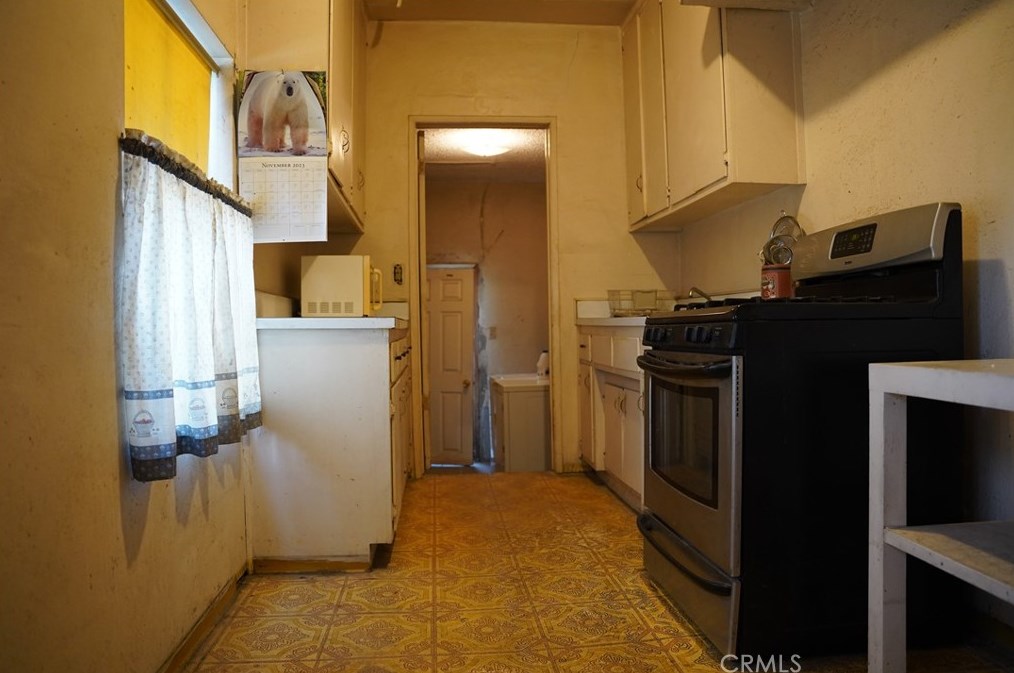 920 Hazard Ave, Los Angeles CA  90063-1252 exterior