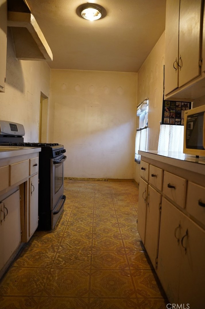 920 Hazard Ave, Los Angeles CA  90063-1252 exterior