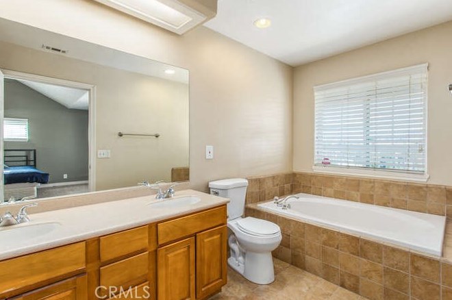 17674 Buckthorn Ave, Hesperia CA  92345-6617 exterior