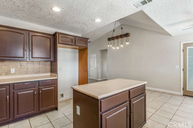 17674 Buckthorn Ave, Hesperia CA  92345-6617 exterior