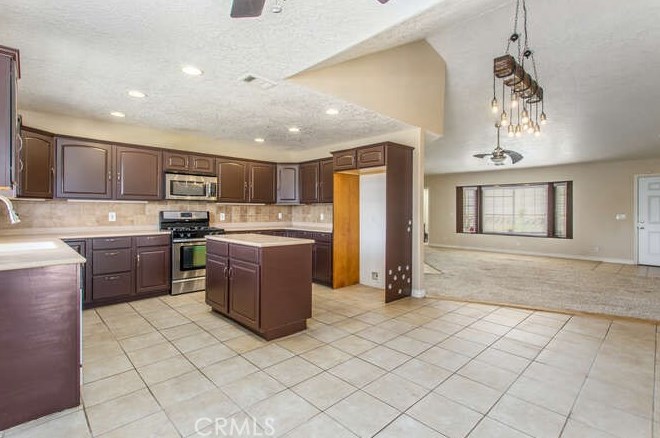 17674 Buckthorn Ave, Hesperia CA  92345-6617 exterior