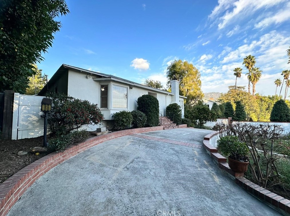 1165 Rubio St, Altadena, CA 91001