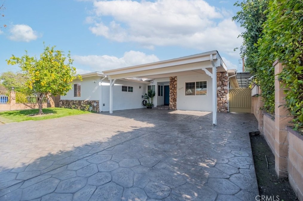 7022 Mammoth Ave, Van Nuys, CA 91405-3327