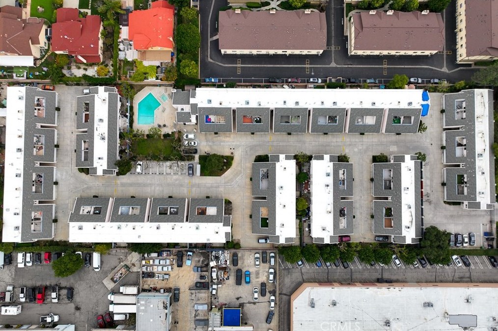 21333 Lassen St, Chatsworth CA  91311-4203 exterior