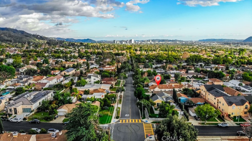 715 Kenneth Rd, Burbank CA  91501-1339 exterior