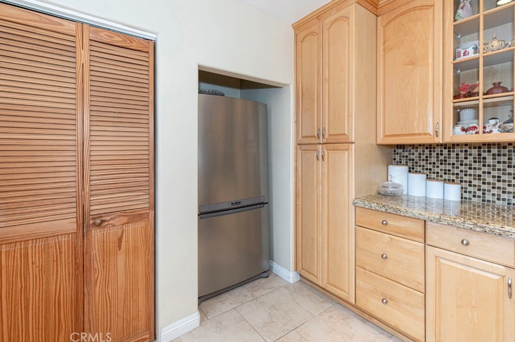 715 Kenneth Rd, Burbank CA  91501-1339 exterior