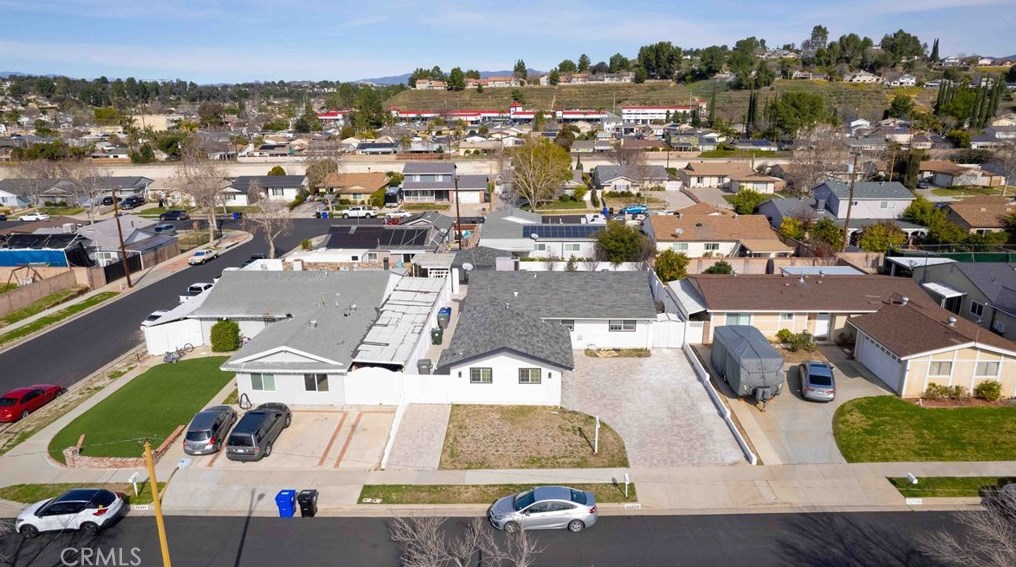 22355 Los Tigres Dr, Santa Clarita CA  91350-2335 exterior