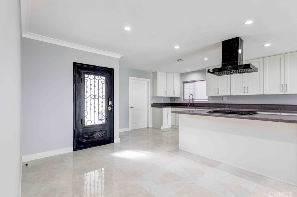 22355 Los Tigres Dr, Santa Clarita CA  91350-2335 exterior