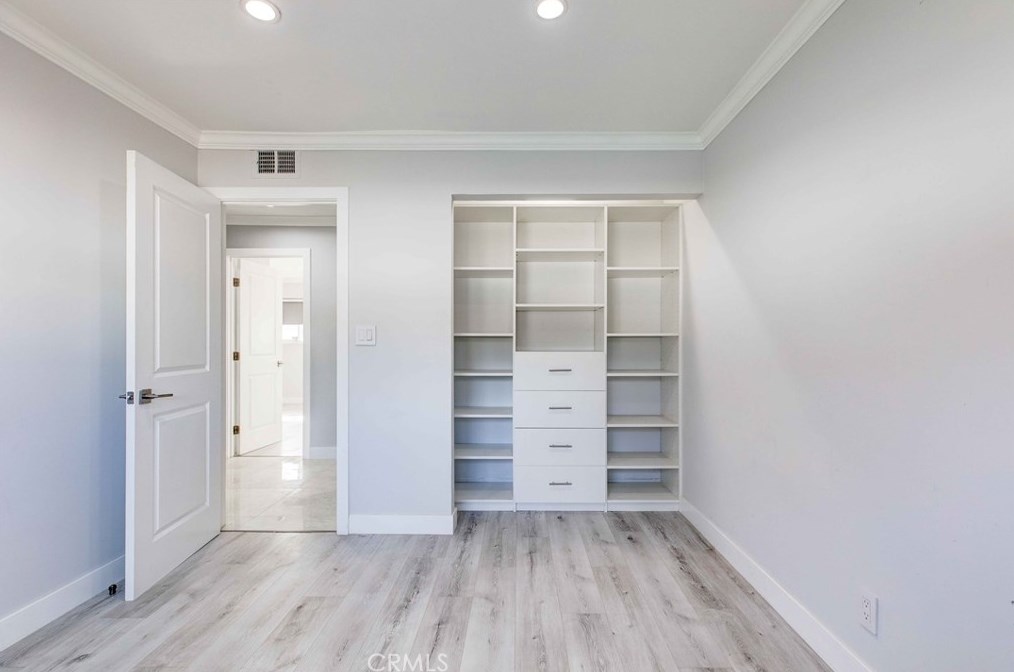 22355 Los Tigres Dr, Santa Clarita CA  91350-2335 exterior