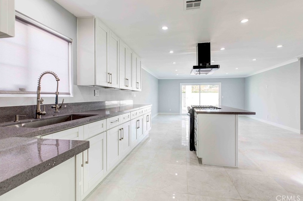 22355 Los Tigres Dr, Santa Clarita CA  91350-2335 exterior