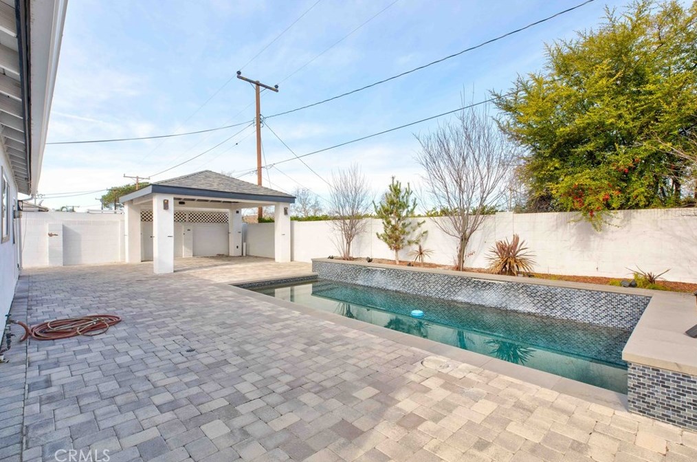 22355 Los Tigres Dr, Santa Clarita CA  91350-2335 exterior