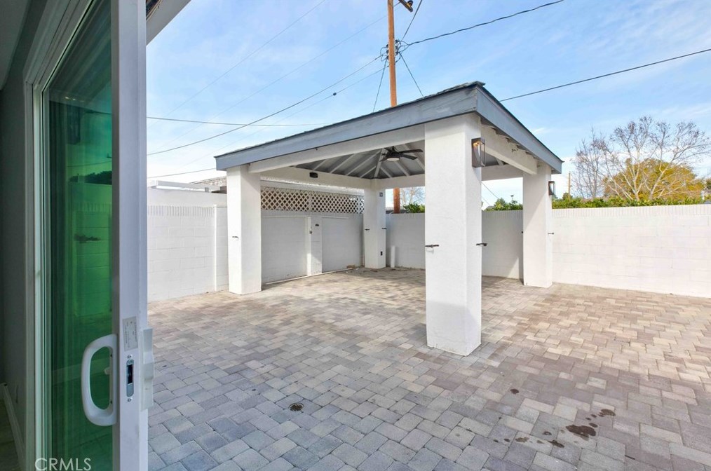 22355 Los Tigres Dr, Santa Clarita CA  91350-2335 exterior