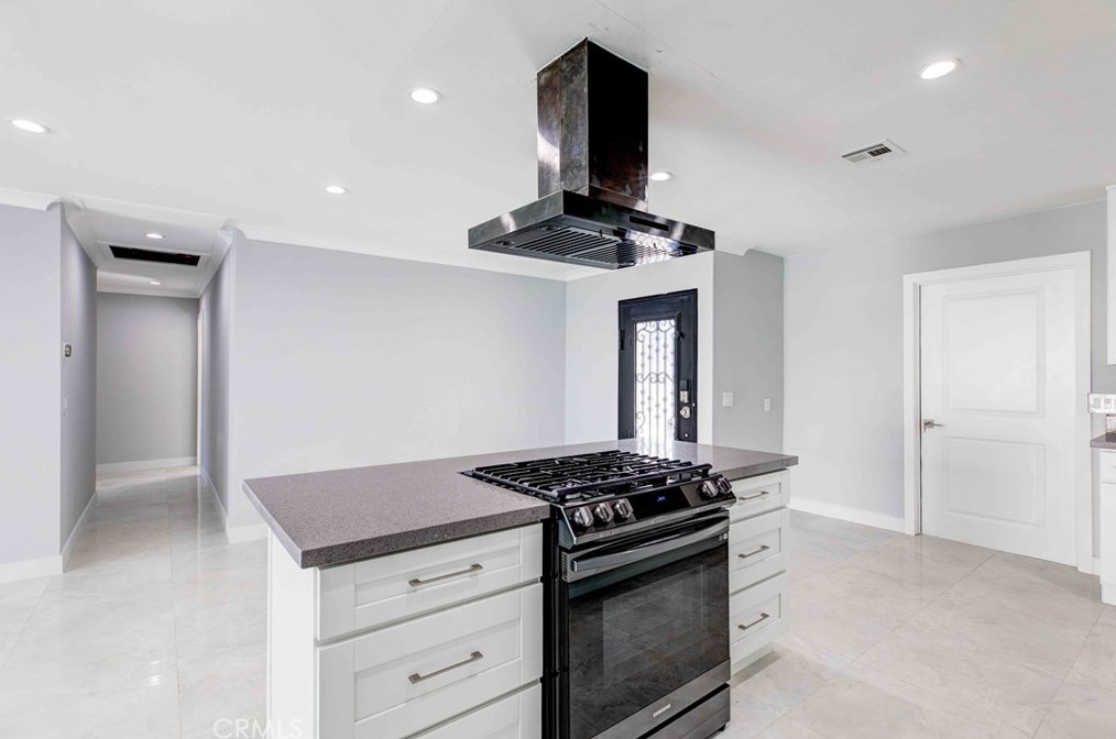22355 Los Tigres Dr, Santa Clarita CA  91350-2335 exterior