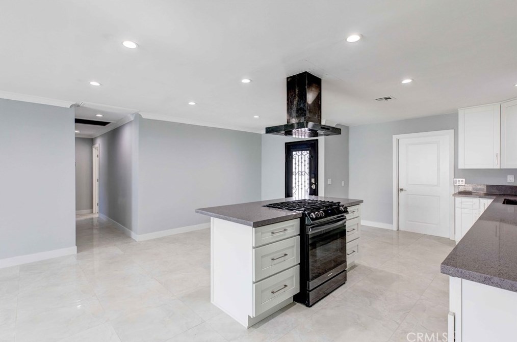 22355 Los Tigres Dr, Santa Clarita CA  91350-2335 exterior
