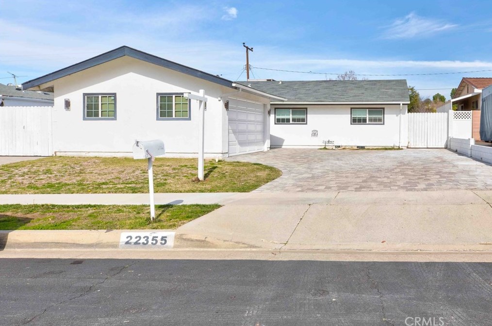 22355 Los Tigres Dr, Santa Clarita CA  91350-2335 exterior