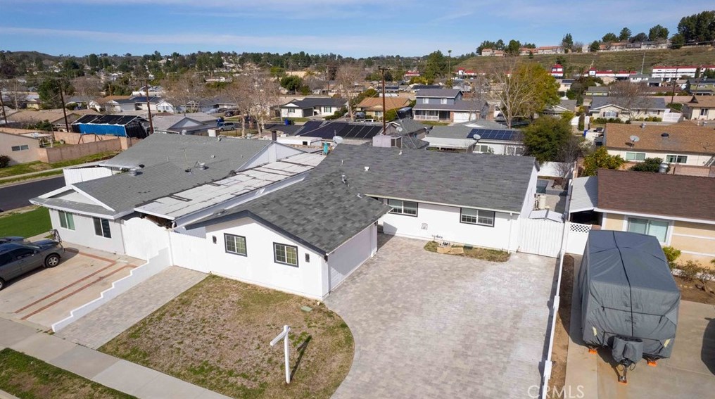 22355 Los Tigres Dr, Santa Clarita CA  91350-2335 exterior