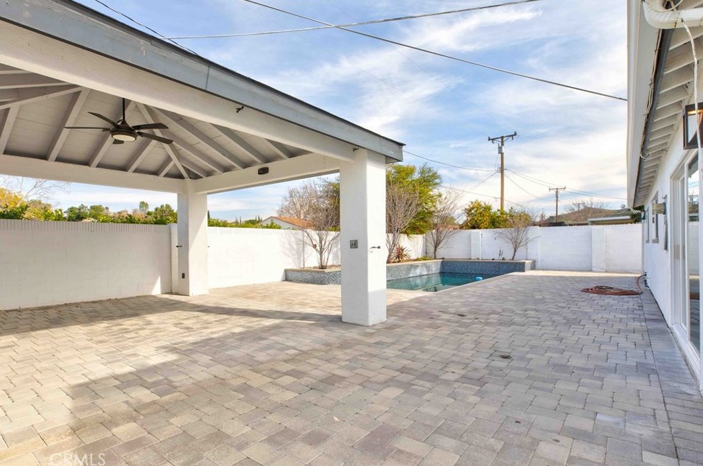 22355 Los Tigres Dr, Santa Clarita CA  91350-2335 exterior