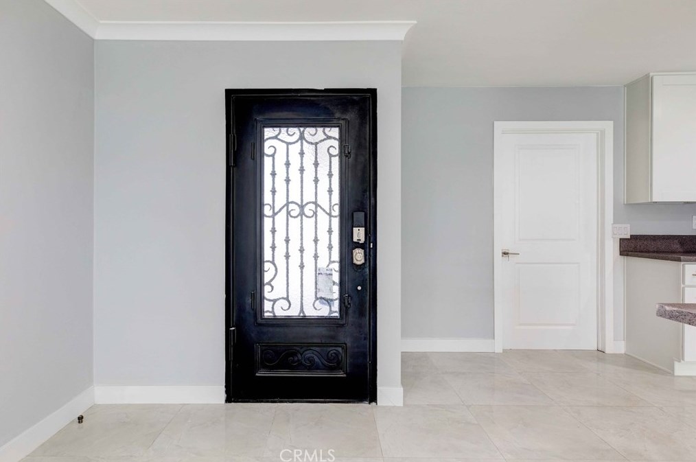 22355 Los Tigres Dr, Santa Clarita CA  91350-2335 exterior
