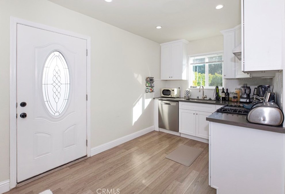 17921 Vanowen St, Los Angeles CA  91335-5637 exterior