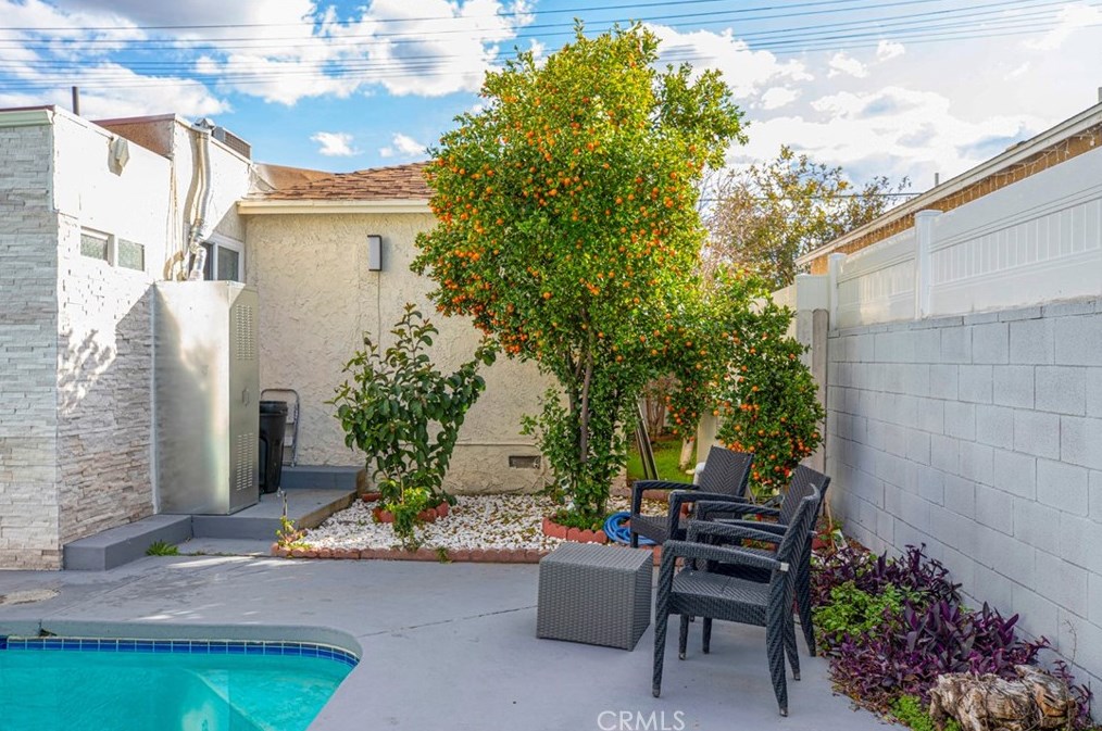 17921 Vanowen St, Los Angeles CA  91335-5637 exterior