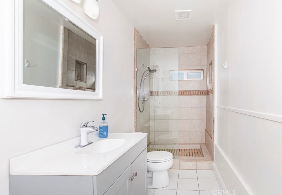 17921 Vanowen St, Los Angeles CA  91335-5637 exterior
