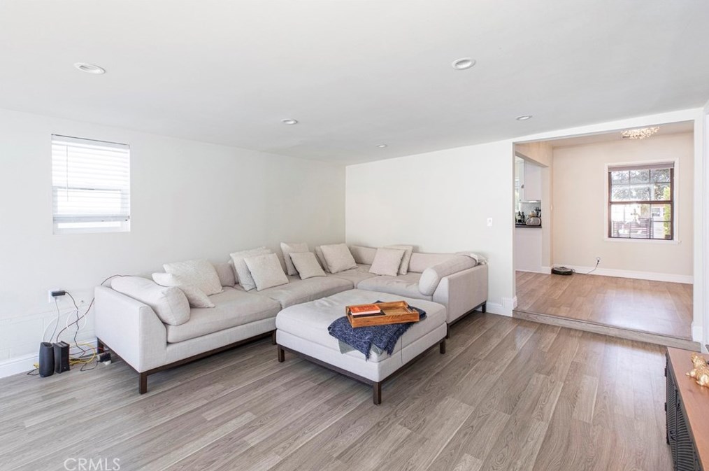17921 Vanowen St, Los Angeles CA  91335-5637 exterior