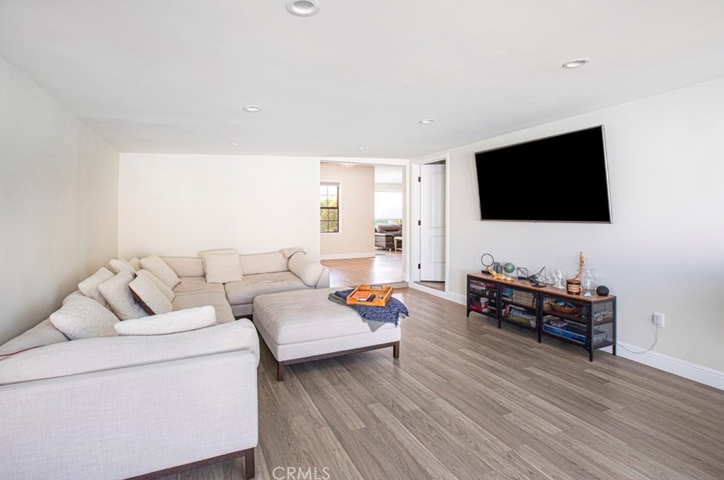 17921 Vanowen St, Los Angeles CA  91335-5637 exterior