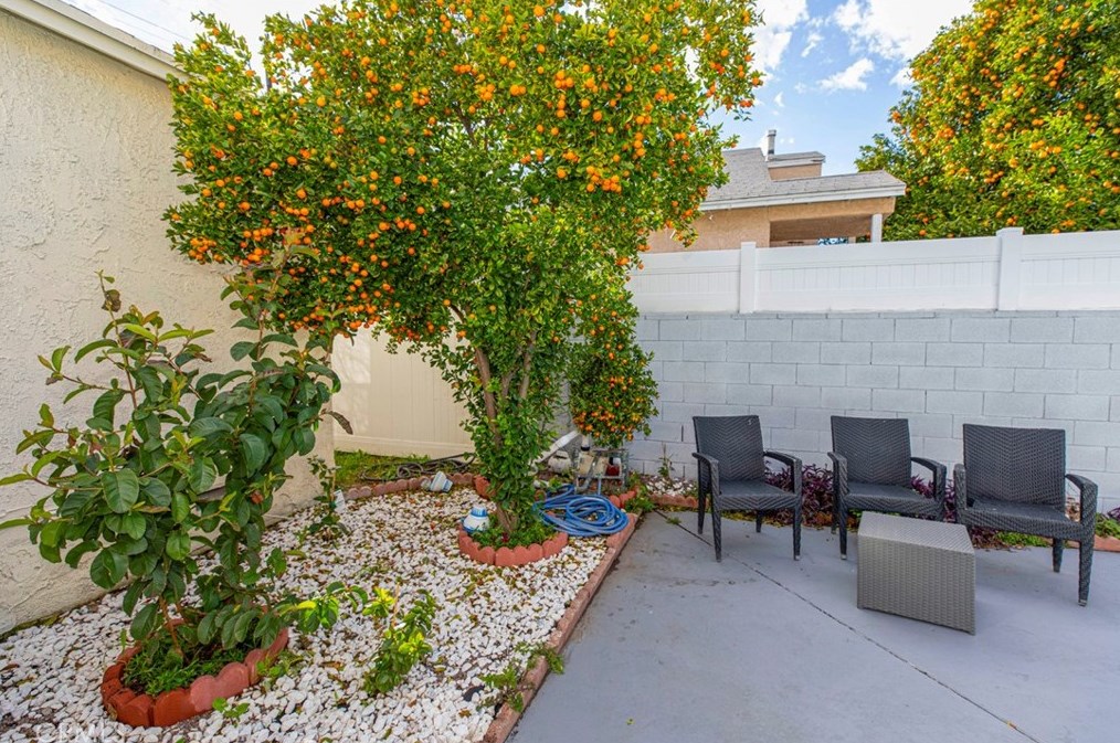 17921 Vanowen St, Los Angeles CA  91335-5637 exterior
