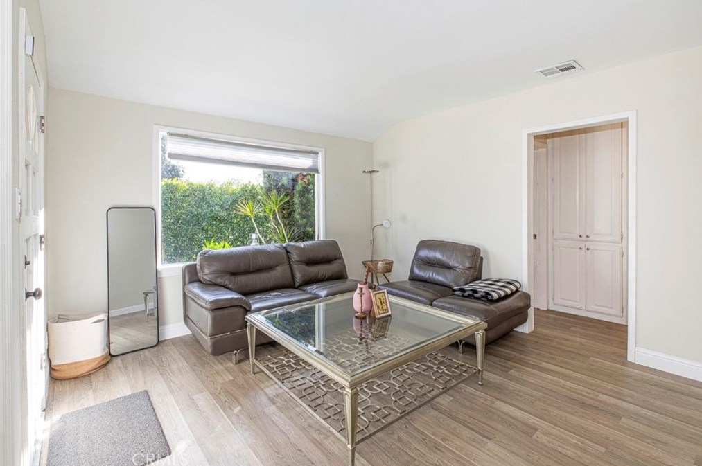 17921 Vanowen St, Los Angeles CA  91335-5637 exterior
