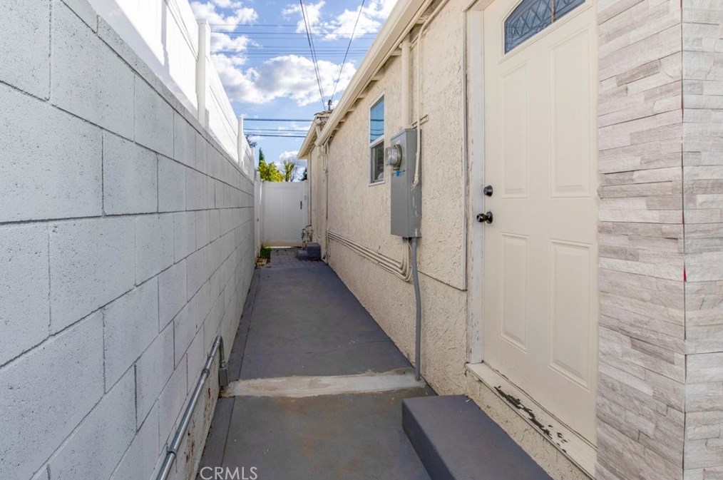 17921 Vanowen St, Los Angeles CA  91335-5637 exterior