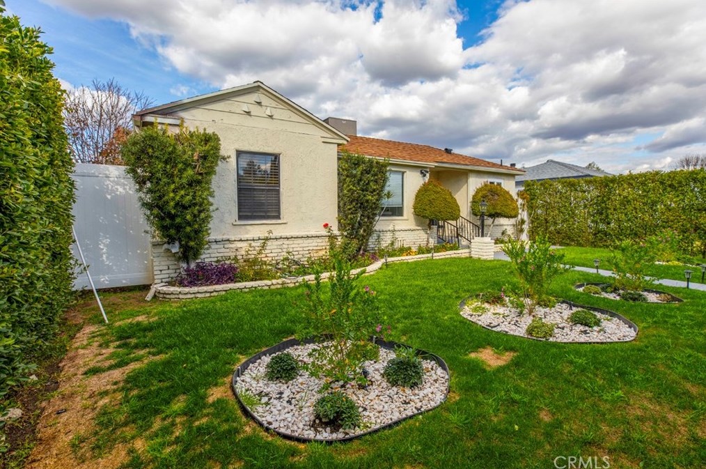 17921 Vanowen St, Los Angeles CA  91335-5637 exterior