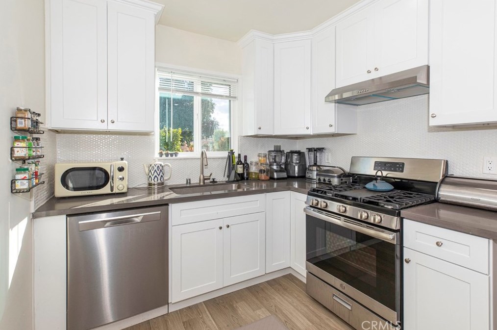 17921 Vanowen St, Los Angeles CA  91335-5637 exterior
