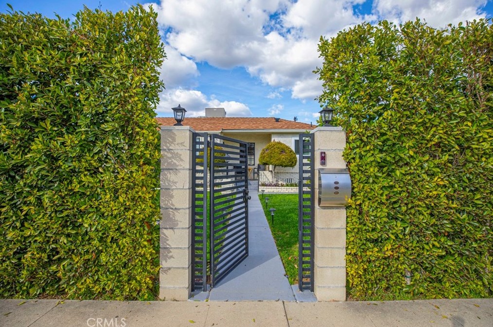 17921 Vanowen St, Los Angeles CA  91335-5637 exterior